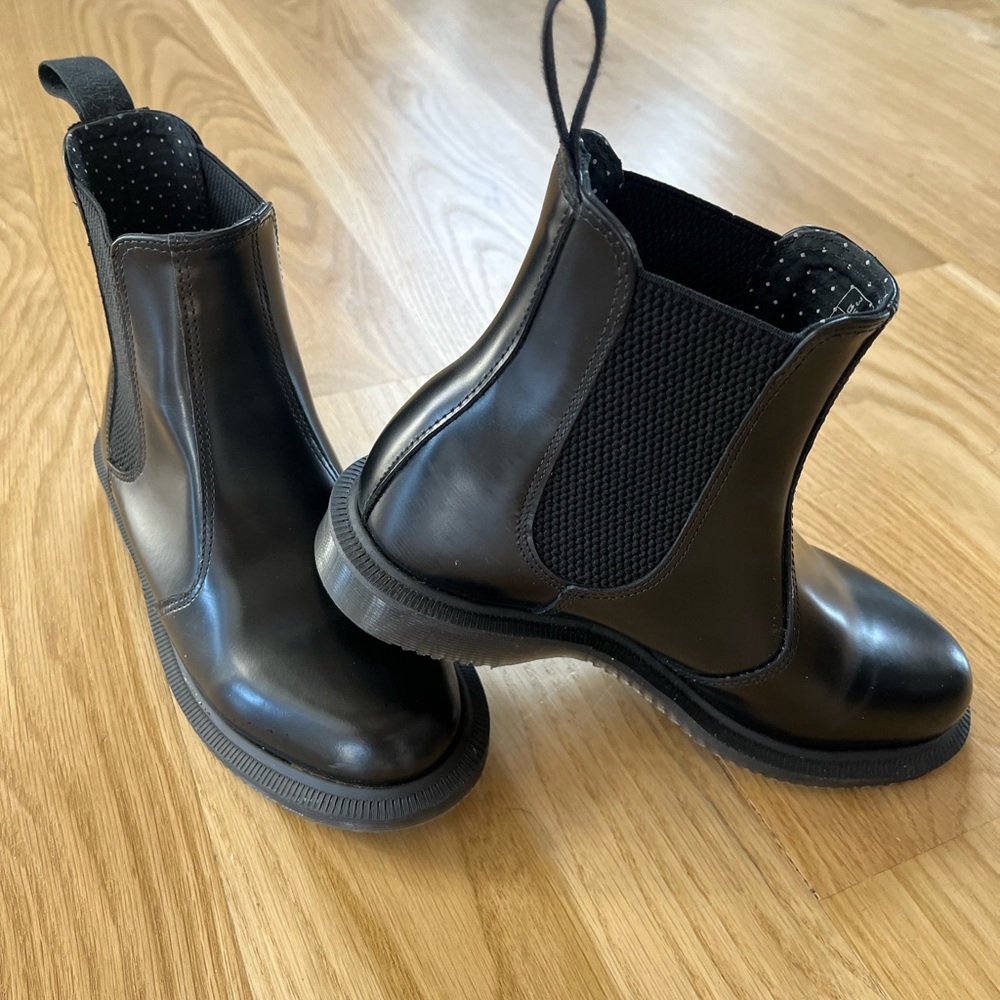 Dr. Martens black Chelsea Boot Flora size 5